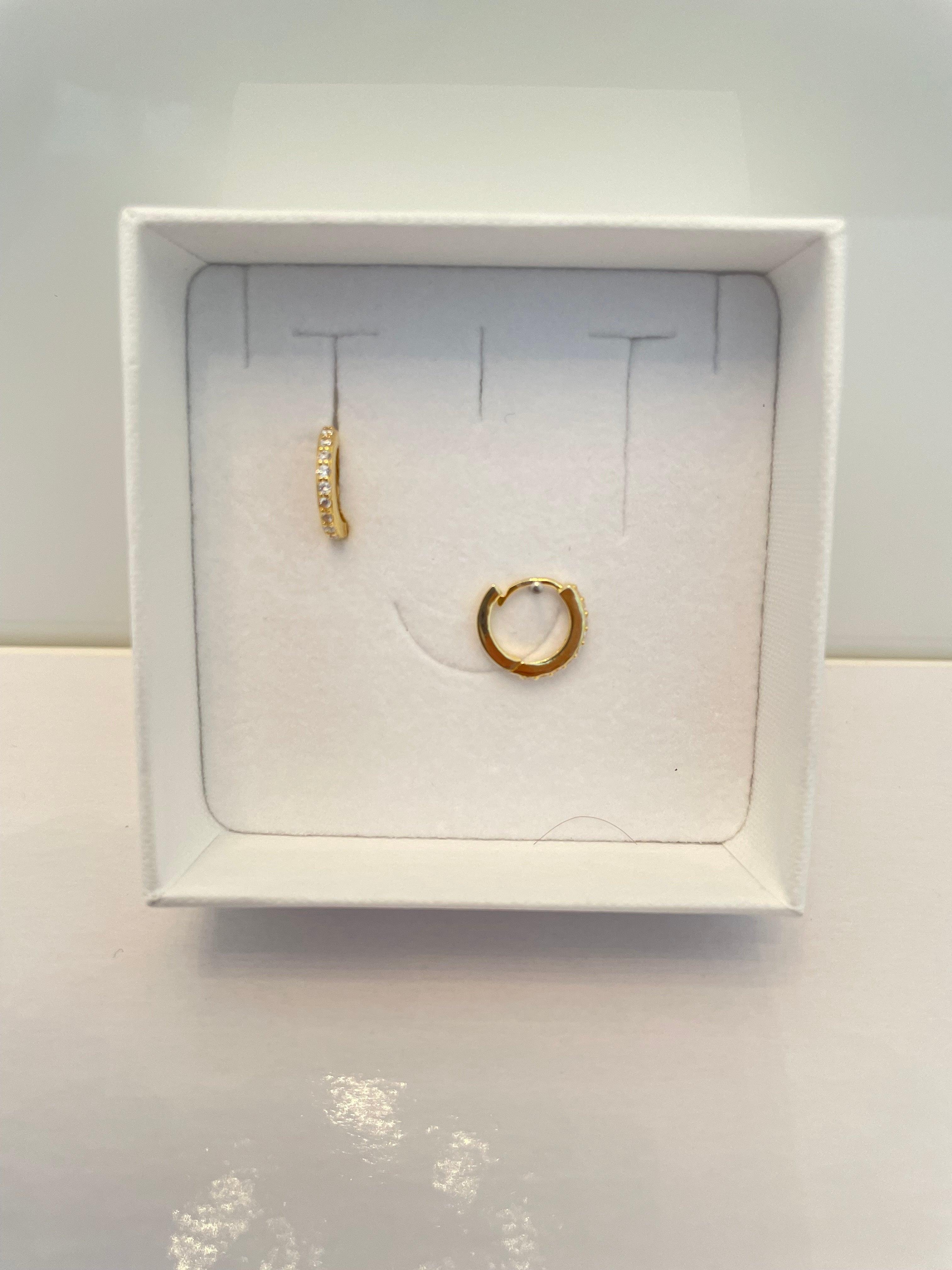 Orecchino cerchietto con zirconi - Le Luci di Gaia