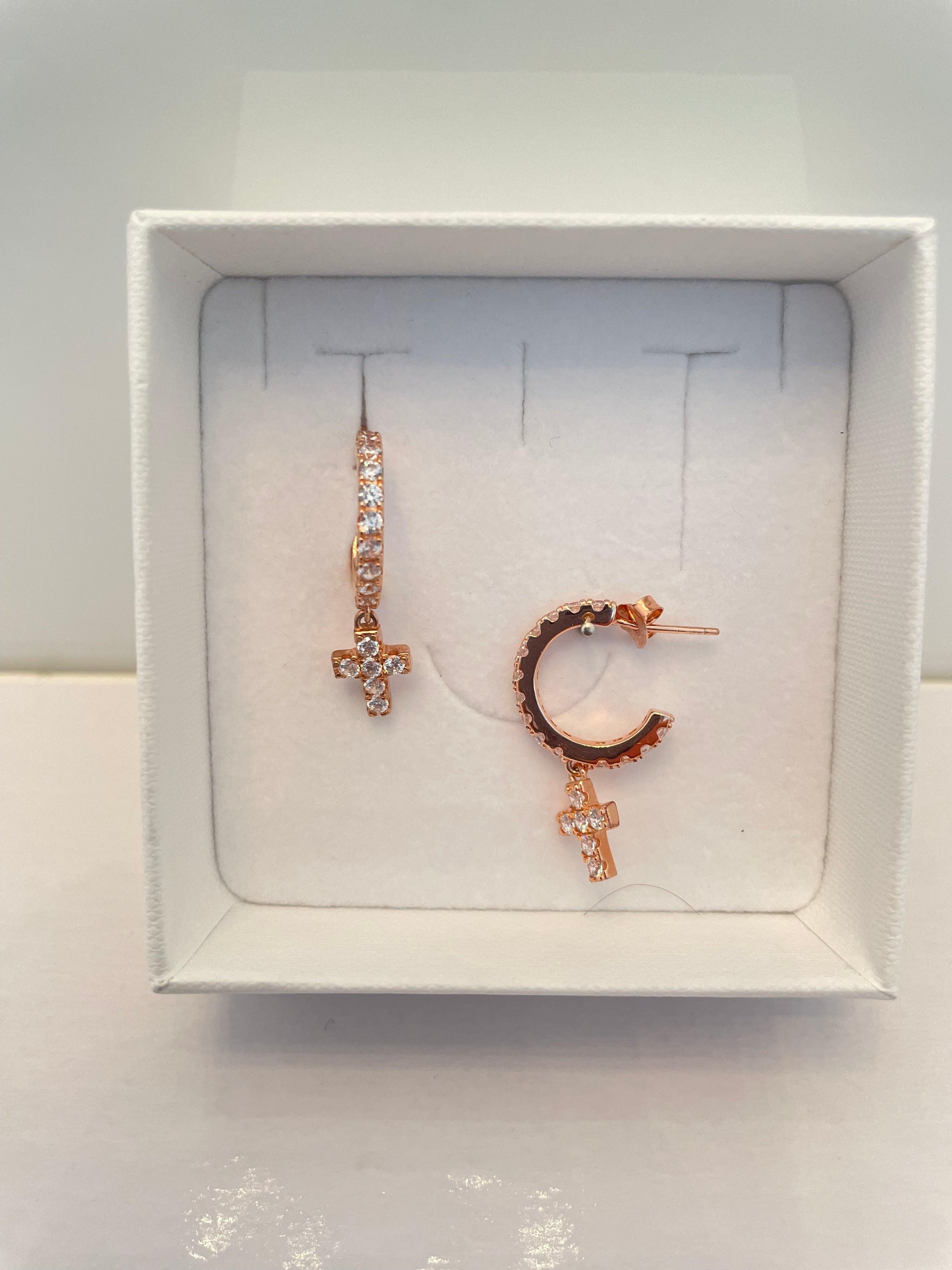 Orecchino con croce - Le Luci di Gaia