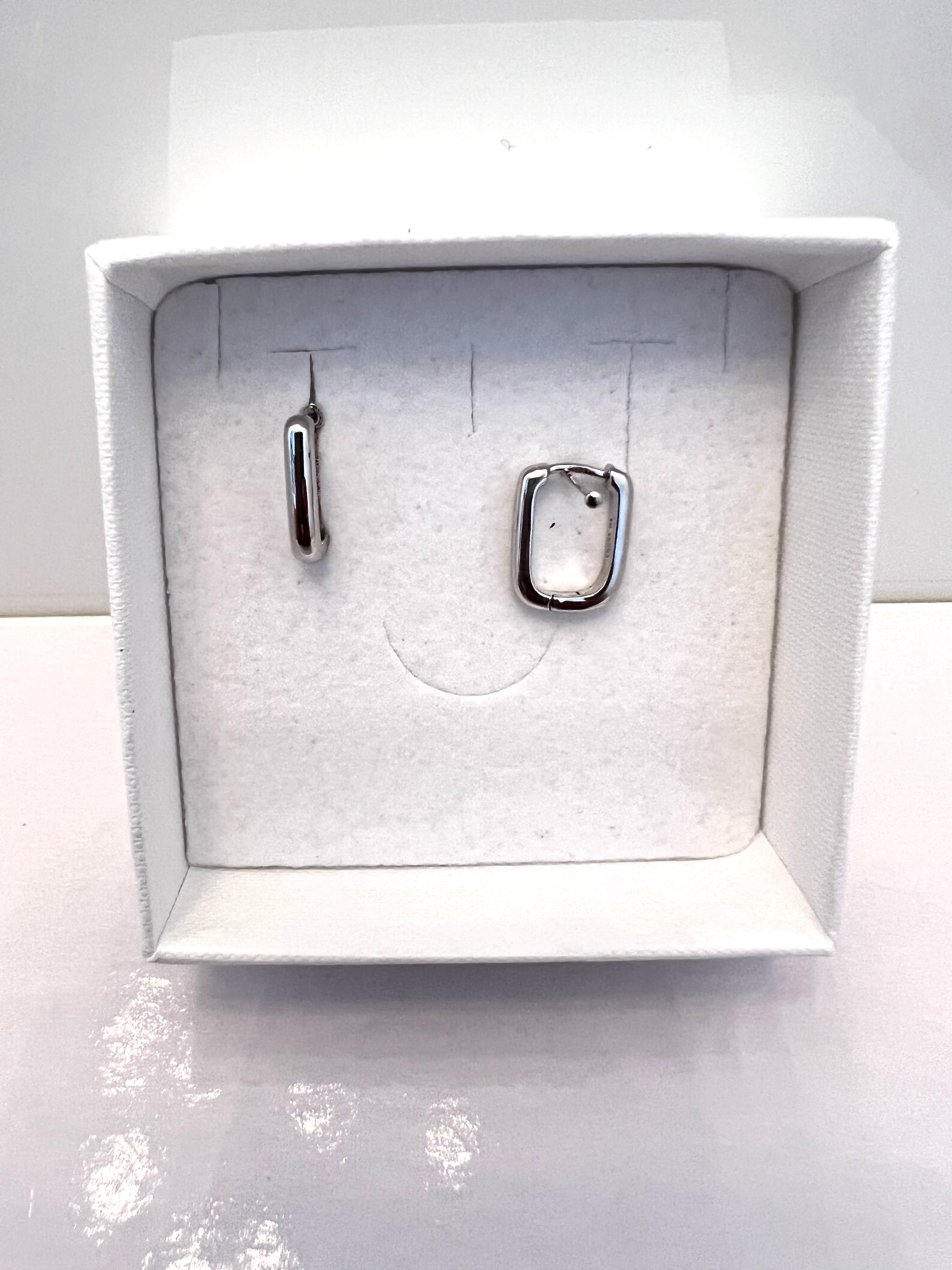 Orecchino rettangolare bianco - Le Luci di Gaia